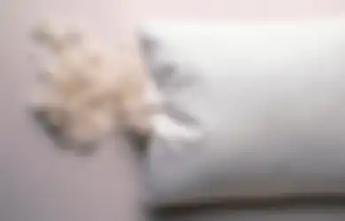 Siapkan Satu Cangkir Pemutih Saat Melihat Noda Kuning di Bantal, Ini yang Terjadi!