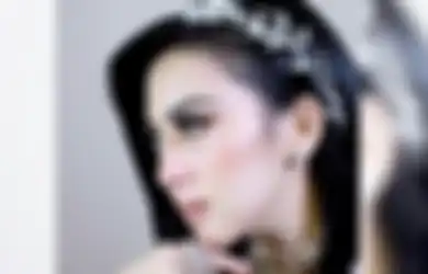 Sering Dipanggil Guru dan Dirazia, Syahrini Doyan Kenakan Rok Mini Saat Masih Sekolah