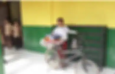 Sudah Yatim Piatu, Putra yang Masih Kelas 3 SD Berjualan Cilok hingga Larut Malam Demi Hidupi 2 Adiknya