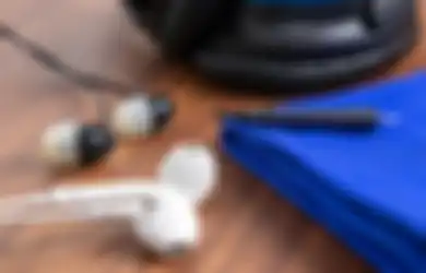 Baik Buat Telinga, Gini 4 Langkah Bersihkan Earphone Biar Bebas Kuman!