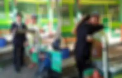 Resmi Lulus Sarjana, Seorang Anak Menangis Peluk sang Ayah yang Berhasil Menyekolahkannya dari Hasil Dagang Somay