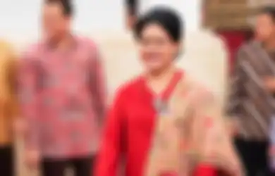 Bukan Sepatu Mewah, Iriana Jokowi Kepergok Pakai Sandal Jepit, Intip Gaya Sederhana Ibu Negara Bersama Presiden Jokowi saat Kunjungan