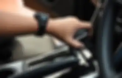 Baru Tahu, Posisi Tuas Transmisi Mobil Matik Saat Diturunan yang Benar