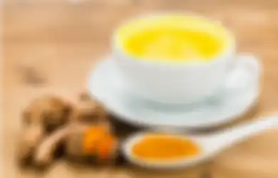 Anti Inflamasi Terbaik, Ini 7 Khasiat Minum Air Kunyit Tiap Pagi!