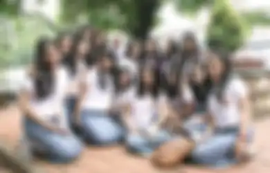 Modif Seragam Aja Nggak Cukup, Sejumlah Cewek SMA Juga Suka Dandan Ke Sekolah. Wajar atau Lebay? 