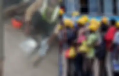 Bikin Haru, Pekerja Migran Ini Hanya Makan Nasi Putih dengan Kuah Air Mineral Tanpa Lauk