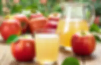 Ini 5 Manfaat Minum Jus Apel Tiap Hari. Lho Enggak Bahaya Tah?