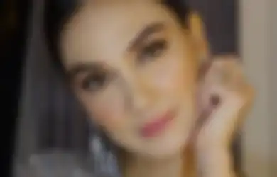 Foto Mesra Luna Maya dan Reino Barack di Akhir Bulan Agustus Beredar, Perkuat Dugaan  Syahrini 'Makan Teman'?