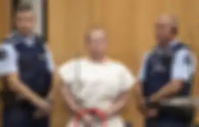 Brenton Tarrant Hadir di Pengadilan dengan Pakaian Serba Putih dan Senyuman setelah Membunuh 49 Orang di Selandia Baru