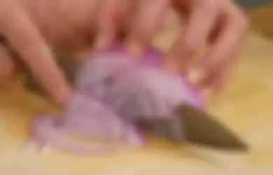 Studi: Makan Setengah Bawang Sehari Bisa Kurangi Risiko Kena Kanker Usus