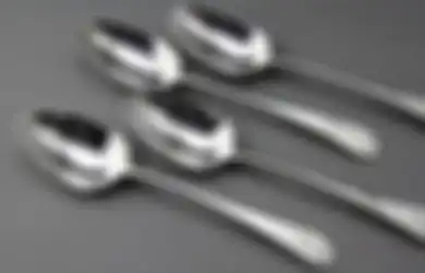Sendok Logam Disebut Mengeluarkan Racun Kalau Bersentuhan dengan Bahan Ini, Mitos Atau Fakta?