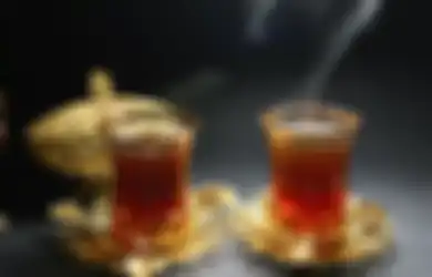 Nikmatnya Minum Teh Panas Saat Musim Hujan, Tapi Ini Risikonya untuk Kesehatan Anda!