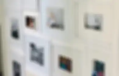 Hasilnya Seperti Galeri Seni, Inilah 5 Cara Pajang Foto Keluarga di Rumah