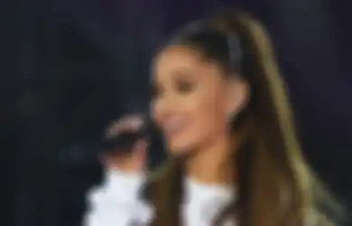 Ariana Grande Kasih 1 Juta Dollar AS Buat Fans dengan Terapi Mental
