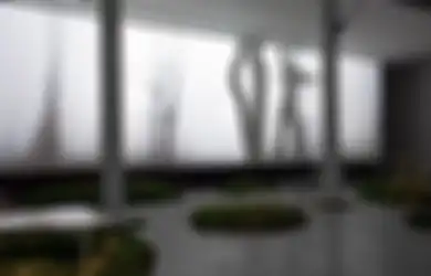 Dirancang dengan Fitur Naturalistik, Meja Ini Bentuknya Mirip Genangan Air