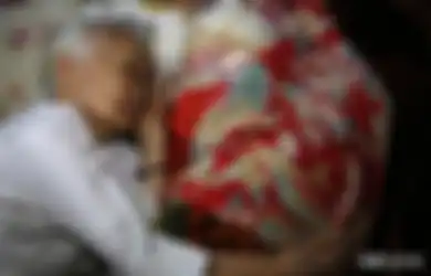 Sambil Menitihkan Air Mata, Nenek Usia 94 Tahun Ini Terus Pegangi Baju Tentara Jepang Setiap Menjelang Tidur, Tak Disangka Kisah di Baliknya Sangat Tragis 