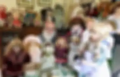 Seram, Pria Tua Ini Punya Hobi Aneh Yaitu Mengumpulkan Boneka Berhantu