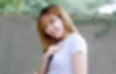 Tampil Elegan dan Seksi di Panggung, Busana yang Dikenakan Gisel Jadi Sorotan