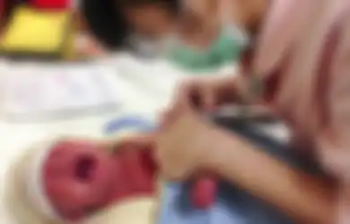 Akibat Makan Salad Selada Ketika Hamil, Wanita Ini Lahirkan Bayinya dengan Beberapa Gangguan Kesehatan