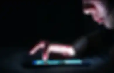 Bisakah Cahaya Biru dari Ponsel Pintar dan Laptop Membuat Kita Buta?