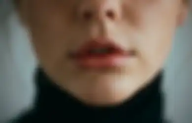 Bukan Menjilat, Ini 5 Solusi Mengobati Bibir Kering dan Mengembalikan Kelembapannya
