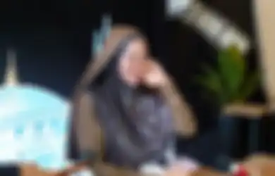 Sakit Kanker Semakin Menjadi-jadi Usai Ditinggal Suami, Artis Ini Cek Batu Nisan Pesanannya: Tinggal Tulis Tanggal