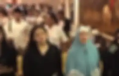 Mulan Jameela Kumandangkan Takbir Bersama Neno Warisman Usai	Prabowo Klaim Menang Pilpres  