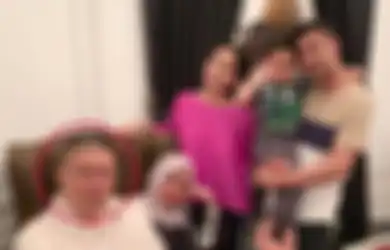 Jarang Disorot Kamera, Siapa Sangka Ayah Tiri Nagita Slavina Punya Jabatan Mentereng di Perusahaan Internasional, Kerap Boyong Rieta Amilia Plesiran ke Luar Negeri
