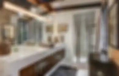10 Inspirasi Desain Kamar Mandi Nyaman dan Berlimpah Cahaya  