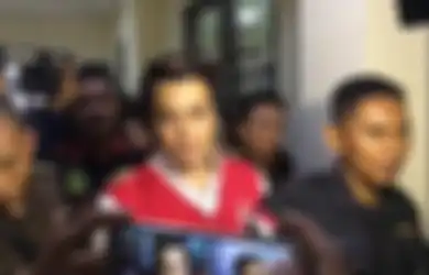 Ibunya Terus Berkaca-kaca, Begini Kondisi Kriss Hatta Pasca 20 Hari Mendekam di Penjara