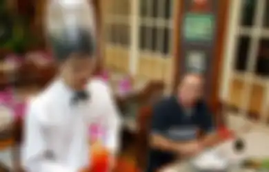 Dari Pelayan Menggunakan Kondom Hingga Makan di Sebelah Mayat Inilah 5 Restoran Paling Aneh di Dunia