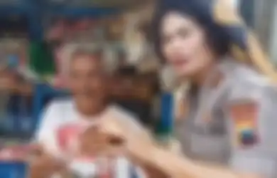Ditipu Uang Palsu Rp400 Ribu dari Pembeli, Pedagang Lansia Ini Dapat Uang Ganti dari Kapolsek Jebres Solo 