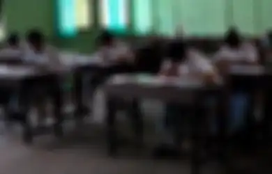 Semua Temannya Belajar Online di Rumah, Siswa SMP di Rembang Terpaksa Tetap Bersekolah Meski Sendirian di Kelas Lantaran Tak Punya Ponsel Pintar