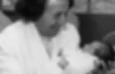 Ketika Dokter Asal Yahudi Pertaruhkan Nyawanya Untuk Selamatkan Nyawa Perempuan Lainnya di Kamp Nazi