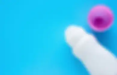 Aneka Tips Harian, Selama Ini Kemana Saja, Atasi Noda Deodoran di Ketiak Baju Ternyata Semudah Ini