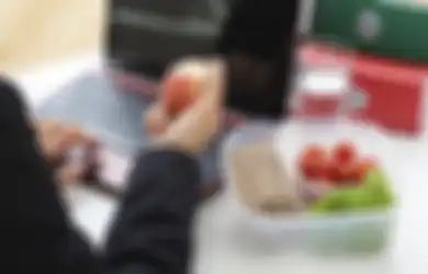 Peduli Tubuhmu: Ini 8 Cara Cerdas Memilih Makanan Sehat Saat di Kantor, Salah Satunya Stop Junk Food!