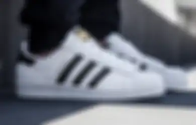 Awas Jangan Salah Beli, Gini Cara Bedain Adidas Superstar yang Asli dengan Palsu