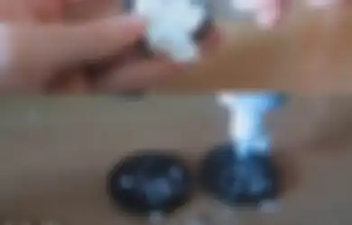 Memberi Pria Tunawisma Oreo Berisi Pasta Gigi, Youtuber Ini Malah Bilang 'Membantunya Membersihkan Gigi Karena Dia Miskin'
