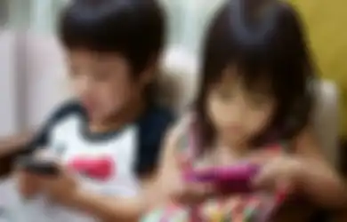 Ingin Tahu Saat yang Tepat Memberi HP ke Anak? Jawab Dulu 10 Pertanyaan Ini