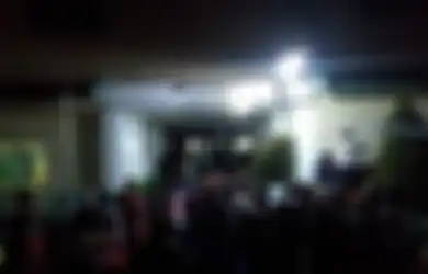 Viral, Foto Para Orang Tua Hingga Bermalam di Sekolah Demi Daftarkan Anaknya di SMPN 1 Tawangmangu