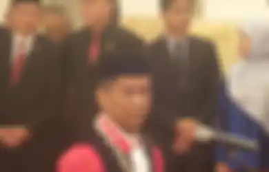 Polisi Bersenjata Lengkap Jaga Ketat Rumah Hakim MK Saldi Isra di Padang