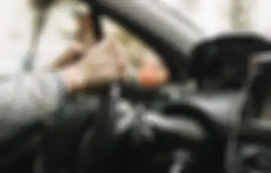 Aturan di India Makin Nyeleneh, Nyetir Mobil Nggak Pakai Helm Kena Denda Rp 194 Ribu, Pria Ini Cuma Bisa Melongo Pas Kena Tilang!
