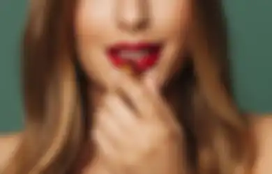 Punya Bibir Berwarna Gelap, Jangan Keliru ini 5 Warna Lipstik yang Cocok Agar Tak Membuat Penampilanmu Makin Kusam