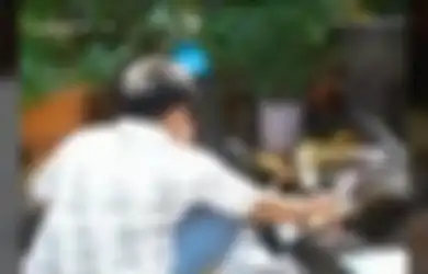 Kecewa Sistem Zonasi PPDB, Siswa Berprestasi Asal Pekalongan Ini Bakar Belasan Piagamnya