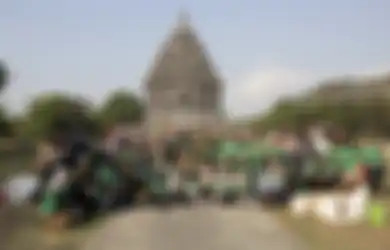 Saykoji, Andovi Da Lopez dan Mahasiswa Yogyakarta Jadi 'Siap Darling' di Candi Prambanan
