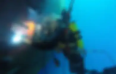 Mengenal Pekerjaan Tukang Las Bawah Laut, Bertaruh Nyawa dengan Gaji Ratusan Juta per Tahun!