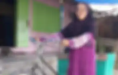 Penuhi Wasiat Ayah, Penjual Kerupuk Ini Akhirnya Bisa Naik Haji Setelah Kumpulkan Uang Selama 28 Tahun