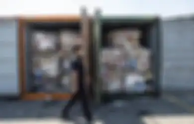 Lagi, Indonesia Pulangkan Sampah Impor. Foto-foto ini Ungkap Kisahnya