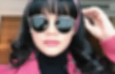 3 Fashion Item Favorit Amel Carla, Salah Satunya Kacamata Hitam!