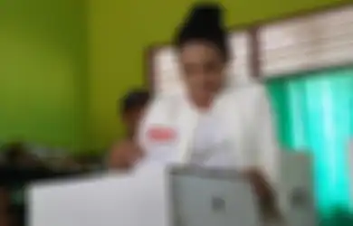 Berstatus Diva Hingga Wakil Rakyat Indonesia, Krisdayanti Akui Tak Pernah Nawar Harga Tiap Beli Baju dari Desainer, Iis Dahlia Sampai Takjub Lihat Lemarinya